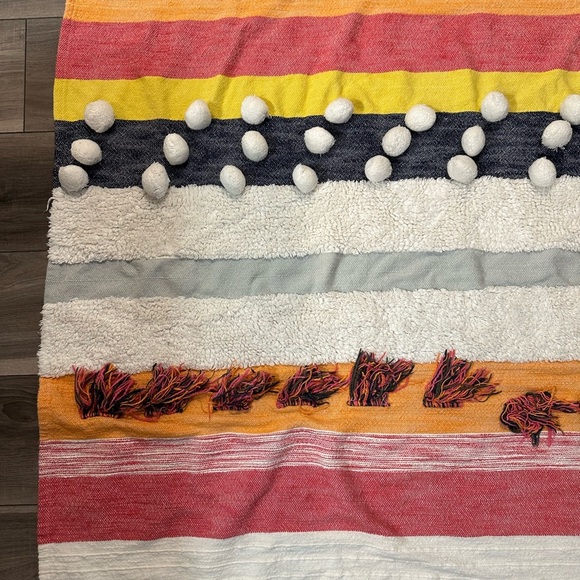 Beautiful Artistic Accent Carpet 100% Cotton - Picture 4 of 11